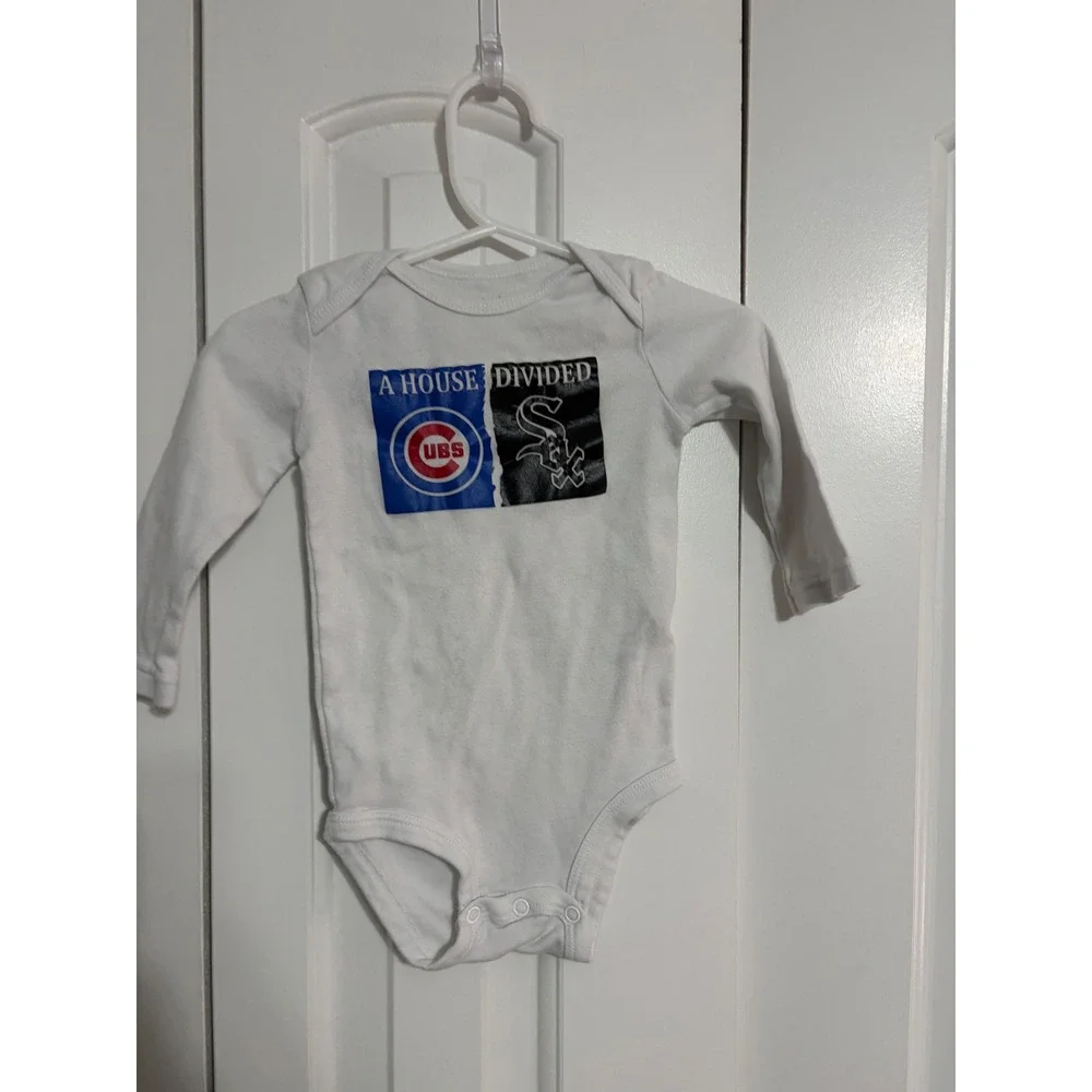 Chicago‎ Cubs White Sox House Divided White Graphic Carter's Bodysuit 9M